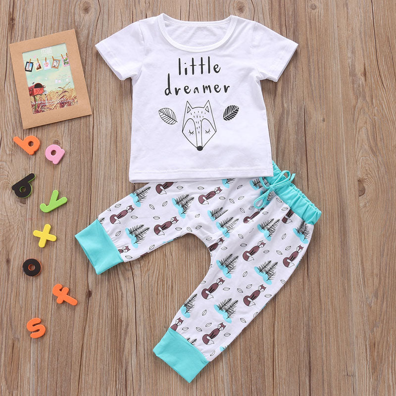 Newborn Baby Clothing Set: T-shirt Tops and Pants for Little Boys and Girls - Featuring Graphic Tee 'Little Dreamers